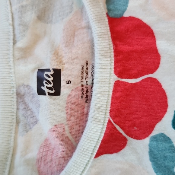 2 Girl's Summer Dresses Size 5, Strawberry Gingham And Floral. - Picture 4 of 4